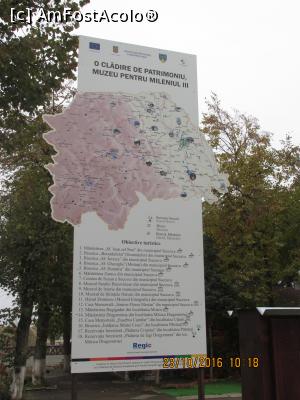 [P10] Panou inscriptionat cu monumentele si cladirile de patrimoniu din Suceava si imprejurimi.  » foto by Soso42
 - 
<span class="allrVoted glyphicon glyphicon-heart hidden" id="av844598"></span>
<a class="m-l-10 hidden" id="sv844598" onclick="voting_Foto_DelVot(,844598,21314)" role="button">șterge vot <span class="glyphicon glyphicon-remove"></span></a>
<a id="v9844598" class=" c-red"  onclick="voting_Foto_SetVot(844598)" role="button"><span class="glyphicon glyphicon-heart-empty"></span> <b>LIKE</b> = Votează poza</a> <img class="hidden"  id="f844598W9" src="/imagini/loader.gif" border="0" /><span class="AjErrMes hidden" id="e844598ErM"></span>