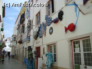 [P07] Decoratii marine pe fatadele caselor in fata unui magazinas de arta » foto by mireille
 - 
<span class="allrVoted glyphicon glyphicon-heart hidden" id="av817131"></span>
<a class="m-l-10 hidden" id="sv817131" onclick="voting_Foto_DelVot(,817131,21318)" role="button">șterge vot <span class="glyphicon glyphicon-remove"></span></a>
<a id="v9817131" class=" c-red"  onclick="voting_Foto_SetVot(817131)" role="button"><span class="glyphicon glyphicon-heart-empty"></span> <b>LIKE</b> = Votează poza</a> <img class="hidden"  id="f817131W9" src="/imagini/loader.gif" border="0" /><span class="AjErrMes hidden" id="e817131ErM"></span>
