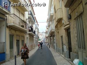 [P09] Strada din Nazare, unde vanez o localnica in fuste » foto by mireille
 - 
<span class="allrVoted glyphicon glyphicon-heart hidden" id="av817133"></span>
<a class="m-l-10 hidden" id="sv817133" onclick="voting_Foto_DelVot(,817133,21318)" role="button">șterge vot <span class="glyphicon glyphicon-remove"></span></a>
<a id="v9817133" class=" c-red"  onclick="voting_Foto_SetVot(817133)" role="button"><span class="glyphicon glyphicon-heart-empty"></span> <b>LIKE</b> = Votează poza</a> <img class="hidden"  id="f817133W9" src="/imagini/loader.gif" border="0" /><span class="AjErrMes hidden" id="e817133ErM"></span>