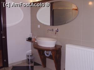 [P07] Baia din Apartamentul Lebăda.  » foto by eLila
 - 
<span class="allrVoted glyphicon glyphicon-heart hidden" id="av1045891"></span>
<a class="m-l-10 hidden" id="sv1045891" onclick="voting_Foto_DelVot(,1045891,21330)" role="button">șterge vot <span class="glyphicon glyphicon-remove"></span></a>
<a id="v91045891" class=" c-red"  onclick="voting_Foto_SetVot(1045891)" role="button"><span class="glyphicon glyphicon-heart-empty"></span> <b>LIKE</b> = Votează poza</a> <img class="hidden"  id="f1045891W9" src="/imagini/loader.gif" border="0" /><span class="AjErrMes hidden" id="e1045891ErM"></span>