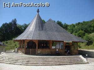 [P31] Construcție din apropierea bisericii noi care adăpostește magazinul de obiecte religioase și altarul de vară.  » foto by Floryn81
 - 
<span class="allrVoted glyphicon glyphicon-heart hidden" id="av766742"></span>
<a class="m-l-10 hidden" id="sv766742" onclick="voting_Foto_DelVot(,766742,21332)" role="button">șterge vot <span class="glyphicon glyphicon-remove"></span></a>
<a id="v9766742" class=" c-red"  onclick="voting_Foto_SetVot(766742)" role="button"><span class="glyphicon glyphicon-heart-empty"></span> <b>LIKE</b> = Votează poza</a> <img class="hidden"  id="f766742W9" src="/imagini/loader.gif" border="0" /><span class="AjErrMes hidden" id="e766742ErM"></span>