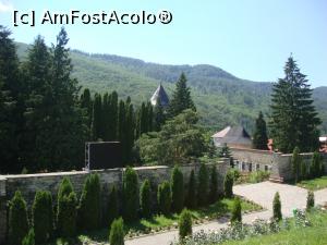 [P37] La pas către a doua poartă a lăcașului de cult, locul pe unde am ieșit din curtea mănăstirii.  » foto by Floryn81
 - 
<span class="allrVoted glyphicon glyphicon-heart hidden" id="av766748"></span>
<a class="m-l-10 hidden" id="sv766748" onclick="voting_Foto_DelVot(,766748,21332)" role="button">șterge vot <span class="glyphicon glyphicon-remove"></span></a>
<a id="v9766748" class=" c-red"  onclick="voting_Foto_SetVot(766748)" role="button"><span class="glyphicon glyphicon-heart-empty"></span> <b>LIKE</b> = Votează poza</a> <img class="hidden"  id="f766748W9" src="/imagini/loader.gif" border="0" /><span class="AjErrMes hidden" id="e766748ErM"></span>