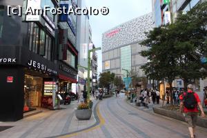 [P59] Busan, Mallul Lotte văzut din strada Strada Gwangbok » foto by mprofeanu
 - 
<span class="allrVoted glyphicon glyphicon-heart hidden" id="av819971"></span>
<a class="m-l-10 hidden" id="sv819971" onclick="voting_Foto_DelVot(,819971,21334)" role="button">șterge vot <span class="glyphicon glyphicon-remove"></span></a>
<a id="v9819971" class=" c-red"  onclick="voting_Foto_SetVot(819971)" role="button"><span class="glyphicon glyphicon-heart-empty"></span> <b>LIKE</b> = Votează poza</a> <img class="hidden"  id="f819971W9" src="/imagini/loader.gif" border="0" /><span class="AjErrMes hidden" id="e819971ErM"></span>