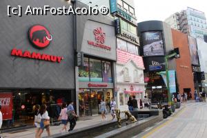[P60] Busan, Strada Gwangbok cu magazine, mergând spre Parcul Yongdusan » foto by mprofeanu
 - 
<span class="allrVoted glyphicon glyphicon-heart hidden" id="av819972"></span>
<a class="m-l-10 hidden" id="sv819972" onclick="voting_Foto_DelVot(,819972,21334)" role="button">șterge vot <span class="glyphicon glyphicon-remove"></span></a>
<a id="v9819972" class=" c-red"  onclick="voting_Foto_SetVot(819972)" role="button"><span class="glyphicon glyphicon-heart-empty"></span> <b>LIKE</b> = Votează poza</a> <img class="hidden"  id="f819972W9" src="/imagini/loader.gif" border="0" /><span class="AjErrMes hidden" id="e819972ErM"></span>