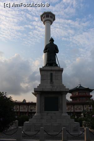 [P69] Busan, Parcul Yongdusan, Statuia Amiralului Yi Sun-shin și Turnul Busan » foto by mprofeanu
 - 
<span class="allrVoted glyphicon glyphicon-heart hidden" id="av819981"></span>
<a class="m-l-10 hidden" id="sv819981" onclick="voting_Foto_DelVot(,819981,21334)" role="button">șterge vot <span class="glyphicon glyphicon-remove"></span></a>
<a id="v9819981" class=" c-red"  onclick="voting_Foto_SetVot(819981)" role="button"><span class="glyphicon glyphicon-heart-empty"></span> <b>LIKE</b> = Votează poza</a> <img class="hidden"  id="f819981W9" src="/imagini/loader.gif" border="0" /><span class="AjErrMes hidden" id="e819981ErM"></span>