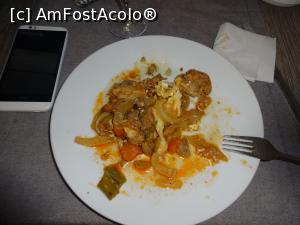 [P10] Cica mancarea din farfurie era Kavarma. Sunt un fan al Kavarma. Legumele erau al dente iar gustul nu se putea defini » foto by fanespoitorul
 - 
<span class="allrVoted glyphicon glyphicon-heart hidden" id="av823923"></span>
<a class="m-l-10 hidden" id="sv823923" onclick="voting_Foto_DelVot(,823923,21370)" role="button">șterge vot <span class="glyphicon glyphicon-remove"></span></a>
<a id="v9823923" class=" c-red"  onclick="voting_Foto_SetVot(823923)" role="button"><span class="glyphicon glyphicon-heart-empty"></span> <b>LIKE</b> = Votează poza</a> <img class="hidden"  id="f823923W9" src="/imagini/loader.gif" border="0" /><span class="AjErrMes hidden" id="e823923ErM"></span>