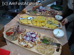 [P06] Sau poate vreţi să gustaţi alte bunătăţi? Sau poate un vin fiert? Ori un păhărel de palincă?  » foto by Floryn81
 - 
<span class="allrVoted glyphicon glyphicon-heart hidden" id="av842107"></span>
<a class="m-l-10 hidden" id="sv842107" onclick="voting_Foto_DelVot(,842107,21399)" role="button">șterge vot <span class="glyphicon glyphicon-remove"></span></a>
<a id="v9842107" class=" c-red"  onclick="voting_Foto_SetVot(842107)" role="button"><span class="glyphicon glyphicon-heart-empty"></span> <b>LIKE</b> = Votează poza</a> <img class="hidden"  id="f842107W9" src="/imagini/loader.gif" border="0" /><span class="AjErrMes hidden" id="e842107ErM"></span>