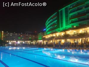 [P01] Lonicera Resort & SPA noaptea » foto by DanielaK
 - 
<span class="allrVoted glyphicon glyphicon-heart hidden" id="av888107"></span>
<a class="m-l-10 hidden" id="sv888107" onclick="voting_Foto_DelVot(,888107,21411)" role="button">șterge vot <span class="glyphicon glyphicon-remove"></span></a>
<a id="v9888107" class=" c-red"  onclick="voting_Foto_SetVot(888107)" role="button"><span class="glyphicon glyphicon-heart-empty"></span> <b>LIKE</b> = Votează poza</a> <img class="hidden"  id="f888107W9" src="/imagini/loader.gif" border="0" /><span class="AjErrMes hidden" id="e888107ErM"></span>