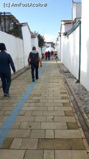 [P02] Dunga albastră, indiciu de mers către vama din capitală, Nicosia. <p> Am trecut din partea de nord, in partea de sud a Nicosiei-Cipru. Evident, cu documente (C. I, sau pașaport)  » foto by Cristina ank
 - 
<span class="allrVoted glyphicon glyphicon-heart hidden" id="av1041439"></span>
<a class="m-l-10 hidden" id="sv1041439" onclick="voting_Foto_DelVot(,1041439,21413)" role="button">șterge vot <span class="glyphicon glyphicon-remove"></span></a>
<a id="v91041439" class=" c-red"  onclick="voting_Foto_SetVot(1041439)" role="button"><span class="glyphicon glyphicon-heart-empty"></span> <b>LIKE</b> = Votează poza</a> <img class="hidden"  id="f1041439W9" src="/imagini/loader.gif" border="0" /><span class="AjErrMes hidden" id="e1041439ErM"></span>