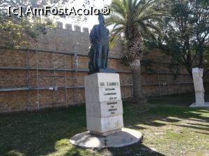 [P41] Lagos - zidurile cetății in fața cărora se află statuia lui Gil Eanes » foto by Mika
 - 
<span class="allrVoted glyphicon glyphicon-heart hidden" id="av1160091"></span>
<a class="m-l-10 hidden" id="sv1160091" onclick="voting_Foto_DelVot(,1160091,21452)" role="button">șterge vot <span class="glyphicon glyphicon-remove"></span></a>
<a id="v91160091" class=" c-red"  onclick="voting_Foto_SetVot(1160091)" role="button"><span class="glyphicon glyphicon-heart-empty"></span> <b>LIKE</b> = Votează poza</a> <img class="hidden"  id="f1160091W9" src="/imagini/loader.gif" border="0" /><span class="AjErrMes hidden" id="e1160091ErM"></span>