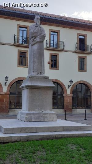 [P12] Statuia părintelui Fray Benito Feijoo » foto by Mitica49
 - 
<span class="allrVoted glyphicon glyphicon-heart hidden" id="av1424178"></span>
<a class="m-l-10 hidden" id="sv1424178" onclick="voting_Foto_DelVot(,1424178,21454)" role="button">șterge vot <span class="glyphicon glyphicon-remove"></span></a>
<a id="v91424178" class=" c-red"  onclick="voting_Foto_SetVot(1424178)" role="button"><span class="glyphicon glyphicon-heart-empty"></span> <b>LIKE</b> = Votează poza</a> <img class="hidden"  id="f1424178W9" src="/imagini/loader.gif" border="0" /><span class="AjErrMes hidden" id="e1424178ErM"></span>