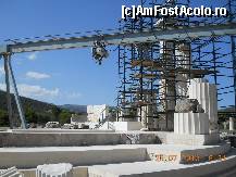 [P15] S-a inceput reconstituirea tholos-ului (templu circular). In subsolul lui se afla un mic labirint. Bolnavul ajungea aici, parcurgand o cale 'initiatica' circulara, insotit de un medic sau un preot, in vederea insanatosirii sale. » foto by florinbad
 - 
<span class="allrVoted glyphicon glyphicon-heart hidden" id="av190977"></span>
<a class="m-l-10 hidden" id="sv190977" onclick="voting_Foto_DelVot(,190977,21467)" role="button">șterge vot <span class="glyphicon glyphicon-remove"></span></a>
<a id="v9190977" class=" c-red"  onclick="voting_Foto_SetVot(190977)" role="button"><span class="glyphicon glyphicon-heart-empty"></span> <b>LIKE</b> = Votează poza</a> <img class="hidden"  id="f190977W9" src="/imagini/loader.gif" border="0" /><span class="AjErrMes hidden" id="e190977ErM"></span>