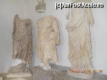 [P18] Cateva statui aflate in muzeul din Epidaur. Observati ce laborioasa este imbracamintea barbatului si ce simpla si practica este cea a femeilor. » foto by florinbad
 - 
<span class="allrVoted glyphicon glyphicon-heart hidden" id="av190980"></span>
<a class="m-l-10 hidden" id="sv190980" onclick="voting_Foto_DelVot(,190980,21467)" role="button">șterge vot <span class="glyphicon glyphicon-remove"></span></a>
<a id="v9190980" class=" c-red"  onclick="voting_Foto_SetVot(190980)" role="button"><span class="glyphicon glyphicon-heart-empty"></span> <b>LIKE</b> = Votează poza</a> <img class="hidden"  id="f190980W9" src="/imagini/loader.gif" border="0" /><span class="AjErrMes hidden" id="e190980ErM"></span>