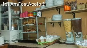 [P02] Din acestea iti puteai alege micul dejun. Nu se vede in poza, aparatul de cafea (cu boabe), situat in partea dreapta, precum si aparatul pentru suc de portocale (cu praf, nu natural), situat in stanga.  » foto by euON*
 - 
<span class="allrVoted glyphicon glyphicon-heart hidden" id="av830077"></span>
<a class="m-l-10 hidden" id="sv830077" onclick="voting_Foto_DelVot(,830077,21474)" role="button">șterge vot <span class="glyphicon glyphicon-remove"></span></a>
<a id="v9830077" class=" c-red"  onclick="voting_Foto_SetVot(830077)" role="button"><span class="glyphicon glyphicon-heart-empty"></span> <b>LIKE</b> = Votează poza</a> <img class="hidden"  id="f830077W9" src="/imagini/loader.gif" border="0" /><span class="AjErrMes hidden" id="e830077ErM"></span>