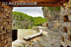 [P21] La iesirea din Manastirea Agia Paraskievi. La cativa metrii mai in fata un sarpe gros, lung si maro avea sa-mi cada aproape in cap de undeva de pe stancile din dreapta :))))  » foto by Vlahos2003
 - 
<span class="allrVoted glyphicon glyphicon-heart hidden" id="av713595"></span>
<a class="m-l-10 hidden" id="sv713595" onclick="voting_Foto_DelVot(,713595,21484)" role="button">șterge vot <span class="glyphicon glyphicon-remove"></span></a>
<a id="v9713595" class=" c-red"  onclick="voting_Foto_SetVot(713595)" role="button"><span class="glyphicon glyphicon-heart-empty"></span> <b>LIKE</b> = Votează poza</a> <img class="hidden"  id="f713595W9" src="/imagini/loader.gif" border="0" /><span class="AjErrMes hidden" id="e713595ErM"></span>