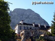 [P16] Case de piatra in satul Papingo » foto by marius.covaci
 - 
<span class="allrVoted glyphicon glyphicon-heart hidden" id="av204388"></span>
<a class="m-l-10 hidden" id="sv204388" onclick="voting_Foto_DelVot(,204388,21484)" role="button">șterge vot <span class="glyphicon glyphicon-remove"></span></a>
<a id="v9204388" class=" c-red"  onclick="voting_Foto_SetVot(204388)" role="button"><span class="glyphicon glyphicon-heart-empty"></span> <b>LIKE</b> = Votează poza</a> <img class="hidden"  id="f204388W9" src="/imagini/loader.gif" border="0" /><span class="AjErrMes hidden" id="e204388ErM"></span>