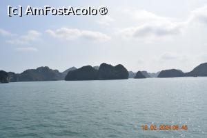 [P12] Intrăm din ce în ce mai adânc în golful Halong » foto by Pușcașu Marin
 - 
<span class="allrVoted glyphicon glyphicon-heart hidden" id="av1422293"></span>
<a class="m-l-10 hidden" id="sv1422293" onclick="voting_Foto_DelVot(,1422293,21495)" role="button">șterge vot <span class="glyphicon glyphicon-remove"></span></a>
<a id="v91422293" class=" c-red"  onclick="voting_Foto_SetVot(1422293)" role="button"><span class="glyphicon glyphicon-heart-empty"></span> <b>LIKE</b> = Votează poza</a> <img class="hidden"  id="f1422293W9" src="/imagini/loader.gif" border="0" /><span class="AjErrMes hidden" id="e1422293ErM"></span>
