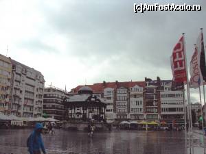 [P15] Piaţa mare din Oostende.  » foto by Carmen Ion
 - 
<span class="allrVoted glyphicon glyphicon-heart hidden" id="av683597"></span>
<a class="m-l-10 hidden" id="sv683597" onclick="voting_Foto_DelVot(,683597,21502)" role="button">șterge vot <span class="glyphicon glyphicon-remove"></span></a>
<a id="v9683597" class=" c-red"  onclick="voting_Foto_SetVot(683597)" role="button"><span class="glyphicon glyphicon-heart-empty"></span> <b>LIKE</b> = Votează poza</a> <img class="hidden"  id="f683597W9" src="/imagini/loader.gif" border="0" /><span class="AjErrMes hidden" id="e683597ErM"></span>