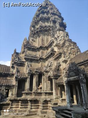 [P08] Angkor Wat » foto by Pușcașu Marin
 - 
<span class="allrVoted glyphicon glyphicon-heart hidden" id="av1385101"></span>
<a class="m-l-10 hidden" id="sv1385101" onclick="voting_Foto_DelVot(,1385101,21517)" role="button">șterge vot <span class="glyphicon glyphicon-remove"></span></a>
<a id="v91385101" class=" c-red"  onclick="voting_Foto_SetVot(1385101)" role="button"><span class="glyphicon glyphicon-heart-empty"></span> <b>LIKE</b> = Votează poza</a> <img class="hidden"  id="f1385101W9" src="/imagini/loader.gif" border="0" /><span class="AjErrMes hidden" id="e1385101ErM"></span>