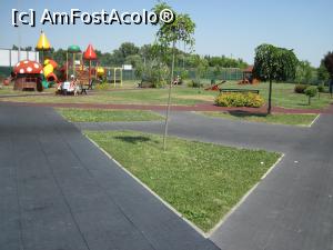 [P10] Parcul mic de joaca » foto by Dana2008
 - 
<span class="allrVoted glyphicon glyphicon-heart hidden" id="av762865"></span>
<a class="m-l-10 hidden" id="sv762865" onclick="voting_Foto_DelVot(,762865,21521)" role="button">șterge vot <span class="glyphicon glyphicon-remove"></span></a>
<a id="v9762865" class=" c-red"  onclick="voting_Foto_SetVot(762865)" role="button"><span class="glyphicon glyphicon-heart-empty"></span> <b>LIKE</b> = Votează poza</a> <img class="hidden"  id="f762865W9" src="/imagini/loader.gif" border="0" /><span class="AjErrMes hidden" id="e762865ErM"></span>