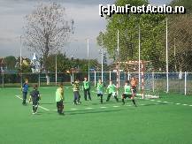 [P14] Pe terenul de tartan verde, se poate incepe o miuta sau chiar un mini-campionat inter-strazi » foto by dorgo
 - 
<span class="allrVoted glyphicon glyphicon-heart hidden" id="av200223"></span>
<a class="m-l-10 hidden" id="sv200223" onclick="voting_Foto_DelVot(,200223,21521)" role="button">șterge vot <span class="glyphicon glyphicon-remove"></span></a>
<a id="v9200223" class=" c-red"  onclick="voting_Foto_SetVot(200223)" role="button"><span class="glyphicon glyphicon-heart-empty"></span> <b>LIKE</b> = Votează poza</a> <img class="hidden"  id="f200223W9" src="/imagini/loader.gif" border="0" /><span class="AjErrMes hidden" id="e200223ErM"></span>