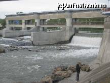 [P28] De partea cealalta a barajului raului Mures, apa se scurge cu presiue, pe vremuri, intre cele doua razboaie mondiale, forta acestei caderi de apa, furniza energie electrica unui oras de 30.000 de locuitori » foto by dorgo
 - 
<span class="allrVoted glyphicon glyphicon-heart hidden" id="av200237"></span>
<a class="m-l-10 hidden" id="sv200237" onclick="voting_Foto_DelVot(,200237,21521)" role="button">șterge vot <span class="glyphicon glyphicon-remove"></span></a>
<a id="v9200237" class=" c-red"  onclick="voting_Foto_SetVot(200237)" role="button"><span class="glyphicon glyphicon-heart-empty"></span> <b>LIKE</b> = Votează poza</a> <img class="hidden"  id="f200237W9" src="/imagini/loader.gif" border="0" /><span class="AjErrMes hidden" id="e200237ErM"></span>