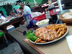[P22] Care ofera si ea acelasi mega-grill de pui » foto by dorgo
 - 
<span class="allrVoted glyphicon glyphicon-heart hidden" id="av833060"></span>
<a class="m-l-10 hidden" id="sv833060" onclick="voting_Foto_DelVot(,833060,21521)" role="button">șterge vot <span class="glyphicon glyphicon-remove"></span></a>
<a id="v9833060" class=" c-red"  onclick="voting_Foto_SetVot(833060)" role="button"><span class="glyphicon glyphicon-heart-empty"></span> <b>LIKE</b> = Votează poza</a> <img class="hidden"  id="f833060W9" src="/imagini/loader.gif" border="0" /><span class="AjErrMes hidden" id="e833060ErM"></span>