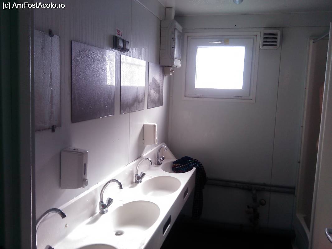 [P28] Sala de dusuri » foto by dorgo
 - 
<span class="allrVoted glyphicon glyphicon-heart hidden" id="av833151"></span>
<a class="m-l-10 hidden" id="sv833151" onclick="voting_Foto_DelVot(,833151,21521)" role="button">șterge vot <span class="glyphicon glyphicon-remove"></span></a>
<a id="v9833151" class=" c-red"  onclick="voting_Foto_SetVot(833151)" role="button"><span class="glyphicon glyphicon-heart-empty"></span> <b>LIKE</b> = Votează poza</a> <img class="hidden"  id="f833151W9" src="/imagini/loader.gif" border="0" /><span class="AjErrMes hidden" id="e833151ErM"></span>
