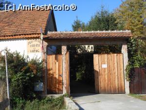 [P03] Ohaba - Intrarea în curte și programul de vizitare. » foto by iulianic
 - 
<span class="allrVoted glyphicon glyphicon-heart hidden" id="av1350363"></span>
<a class="m-l-10 hidden" id="sv1350363" onclick="voting_Foto_DelVot(,1350363,21522)" role="button">șterge vot <span class="glyphicon glyphicon-remove"></span></a>
<a id="v91350363" class=" c-red"  onclick="voting_Foto_SetVot(1350363)" role="button"><span class="glyphicon glyphicon-heart-empty"></span> <b>LIKE</b> = Votează poza</a> <img class="hidden"  id="f1350363W9" src="/imagini/loader.gif" border="0" /><span class="AjErrMes hidden" id="e1350363ErM"></span>