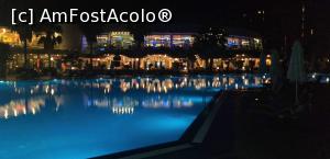 [P22] Restaurantul si piscina seara. » foto by VasiuM
 - 
<span class="allrVoted glyphicon glyphicon-heart hidden" id="av1189877"></span>
<a class="m-l-10 hidden" id="sv1189877" onclick="voting_Foto_DelVot(,1189877,21529)" role="button">șterge vot <span class="glyphicon glyphicon-remove"></span></a>
<a id="v91189877" class=" c-red"  onclick="voting_Foto_SetVot(1189877)" role="button"><span class="glyphicon glyphicon-heart-empty"></span> <b>LIKE</b> = Votează poza</a> <img class="hidden"  id="f1189877W9" src="/imagini/loader.gif" border="0" /><span class="AjErrMes hidden" id="e1189877ErM"></span>