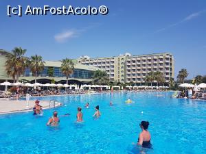 [P06] Hotelul vazut de la piscina » foto by raly
 - 
<span class="allrVoted glyphicon glyphicon-heart hidden" id="av978063"></span>
<a class="m-l-10 hidden" id="sv978063" onclick="voting_Foto_DelVot(,978063,21529)" role="button">șterge vot <span class="glyphicon glyphicon-remove"></span></a>
<a id="v9978063" class=" c-red"  onclick="voting_Foto_SetVot(978063)" role="button"><span class="glyphicon glyphicon-heart-empty"></span> <b>LIKE</b> = Votează poza</a> <img class="hidden"  id="f978063W9" src="/imagini/loader.gif" border="0" /><span class="AjErrMes hidden" id="e978063ErM"></span>