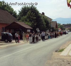 [P27] Bozovici - parada portului popular.  » foto by Carmen Ion
 - 
<span class="allrVoted glyphicon glyphicon-heart hidden" id="av774822"></span>
<a class="m-l-10 hidden" id="sv774822" onclick="voting_Foto_DelVot(,774822,21530)" role="button">șterge vot <span class="glyphicon glyphicon-remove"></span></a>
<a id="v9774822" class=" c-red"  onclick="voting_Foto_SetVot(774822)" role="button"><span class="glyphicon glyphicon-heart-empty"></span> <b>LIKE</b> = Votează poza</a> <img class="hidden"  id="f774822W9" src="/imagini/loader.gif" border="0" /><span class="AjErrMes hidden" id="e774822ErM"></span>
