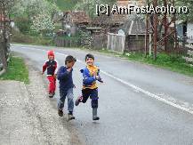 [P18] copii din sat care ne-au aratat drumul spre castel » foto by Half_Evil
 - 
<span class="allrVoted glyphicon glyphicon-heart hidden" id="av69169"></span>
<a class="m-l-10 hidden" id="sv69169" onclick="voting_Foto_DelVot(,69169,21553)" role="button">șterge vot <span class="glyphicon glyphicon-remove"></span></a>
<a id="v969169" class=" c-red"  onclick="voting_Foto_SetVot(69169)" role="button"><span class="glyphicon glyphicon-heart-empty"></span> <b>LIKE</b> = Votează poza</a> <img class="hidden"  id="f69169W9" src="/imagini/loader.gif" border="0" /><span class="AjErrMes hidden" id="e69169ErM"></span>