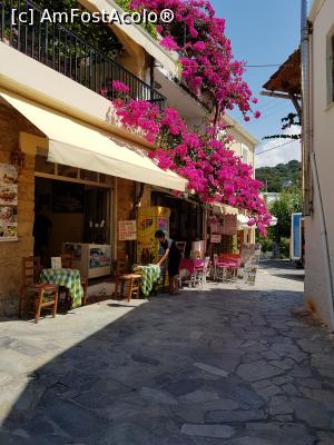 [P04] Micuta taverna cu terasa sus, inconjurata de alte magazine...  » foto by iulian68
 - 
<span class="allrVoted glyphicon glyphicon-heart hidden" id="av1011705"></span>
<a class="m-l-10 hidden" id="sv1011705" onclick="voting_Foto_DelVot(,1011705,21565)" role="button">șterge vot <span class="glyphicon glyphicon-remove"></span></a>
<a id="v91011705" class=" c-red"  onclick="voting_Foto_SetVot(1011705)" role="button"><span class="glyphicon glyphicon-heart-empty"></span> <b>LIKE</b> = Votează poza</a> <img class="hidden"  id="f1011705W9" src="/imagini/loader.gif" border="0" /><span class="AjErrMes hidden" id="e1011705ErM"></span>