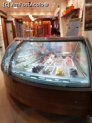 [P14] O gelaterie. Toate aveau in oferte peste 15 sortimente de inghetata.  » foto by iulian68
 - 
<span class="allrVoted glyphicon glyphicon-heart hidden" id="av1024894"></span>
<a class="m-l-10 hidden" id="sv1024894" onclick="voting_Foto_DelVot(,1024894,21565)" role="button">șterge vot <span class="glyphicon glyphicon-remove"></span></a>
<a id="v91024894" class=" c-red"  onclick="voting_Foto_SetVot(1024894)" role="button"><span class="glyphicon glyphicon-heart-empty"></span> <b>LIKE</b> = Votează poza</a> <img class="hidden"  id="f1024894W9" src="/imagini/loader.gif" border="0" /><span class="AjErrMes hidden" id="e1024894ErM"></span>