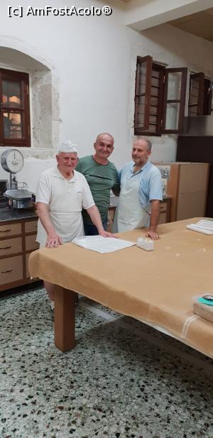 [P06] O piza impreuna cu Dimitris fiu sau, la masa de pregatit aluatul.  » foto by iulian68
 - 
<span class="allrVoted glyphicon glyphicon-heart hidden" id="av1027662"></span>
<a class="m-l-10 hidden" id="sv1027662" onclick="voting_Foto_DelVot(,1027662,21565)" role="button">șterge vot <span class="glyphicon glyphicon-remove"></span></a>
<a id="v91027662" class=" c-red"  onclick="voting_Foto_SetVot(1027662)" role="button"><span class="glyphicon glyphicon-heart-empty"></span> <b>LIKE</b> = Votează poza</a> <img class="hidden"  id="f1027662W9" src="/imagini/loader.gif" border="0" /><span class="AjErrMes hidden" id="e1027662ErM"></span>