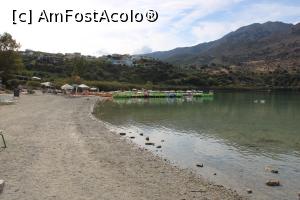 [P05] Creta, Lacul Kournas, Plaja și, în plan îndepărtat, Zona de închiriat hidrobiciclete, suntem pe partea dreaptă a malului » foto by mprofeanu
 - 
<span class="allrVoted glyphicon glyphicon-heart hidden" id="av1287917"></span>
<a class="m-l-10 hidden" id="sv1287917" onclick="voting_Foto_DelVot(,1287917,21565)" role="button">șterge vot <span class="glyphicon glyphicon-remove"></span></a>
<a id="v91287917" class=" c-red"  onclick="voting_Foto_SetVot(1287917)" role="button"><span class="glyphicon glyphicon-heart-empty"></span> <b>LIKE</b> = Votează poza</a> <img class="hidden"  id="f1287917W9" src="/imagini/loader.gif" border="0" /><span class="AjErrMes hidden" id="e1287917ErM"></span>