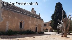 [P62] Mănăstirea Arkadi: zidul sudic și chiparosul ars în explozia din 1866 » foto by Carmen Ion
 - 
<span class="allrVoted glyphicon glyphicon-heart hidden" id="av1208036"></span>
<a class="m-l-10 hidden" id="sv1208036" onclick="voting_Foto_DelVot(,1208036,21565)" role="button">șterge vot <span class="glyphicon glyphicon-remove"></span></a>
<a id="v91208036" class=" c-red"  onclick="voting_Foto_SetVot(1208036)" role="button"><span class="glyphicon glyphicon-heart-empty"></span> <b>LIKE</b> = Votează poza</a> <img class="hidden"  id="f1208036W9" src="/imagini/loader.gif" border="0" /><span class="AjErrMes hidden" id="e1208036ErM"></span>