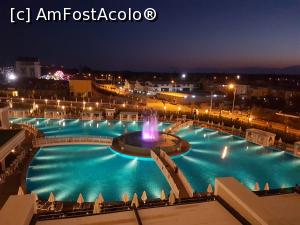 [P17] Priveliste de pe balcon. Fantana cu apa ce se misca si se colora in ritmul muzicii » foto by tripyy
 - 
<span class="allrVoted glyphicon glyphicon-heart hidden" id="av885149"></span>
<a class="m-l-10 hidden" id="sv885149" onclick="voting_Foto_DelVot(,885149,21570)" role="button">șterge vot <span class="glyphicon glyphicon-remove"></span></a>
<a id="v9885149" class=" c-red"  onclick="voting_Foto_SetVot(885149)" role="button"><span class="glyphicon glyphicon-heart-empty"></span> <b>LIKE</b> = Votează poza</a> <img class="hidden"  id="f885149W9" src="/imagini/loader.gif" border="0" /><span class="AjErrMes hidden" id="e885149ErM"></span>