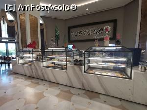 [P28] Patiseria din zona de lobby » foto by daniel adrian
 - 
<span class="allrVoted glyphicon glyphicon-heart hidden" id="av1085053"></span>
<a class="m-l-10 hidden" id="sv1085053" onclick="voting_Foto_DelVot(,1085053,21570)" role="button">șterge vot <span class="glyphicon glyphicon-remove"></span></a>
<a id="v91085053" class=" c-red"  onclick="voting_Foto_SetVot(1085053)" role="button"><span class="glyphicon glyphicon-heart-empty"></span> <b>LIKE</b> = Votează poza</a> <img class="hidden"  id="f1085053W9" src="/imagini/loader.gif" border="0" /><span class="AjErrMes hidden" id="e1085053ErM"></span>