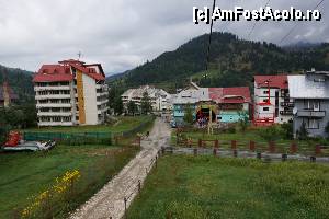 [P08] În mijloc se vede clădirea telescaunului. Foto realizată de pe un scaun ce urcă.  » foto by Utube
 - 
<span class="allrVoted glyphicon glyphicon-heart hidden" id="av388040"></span>
<a class="m-l-10 hidden" id="sv388040" onclick="voting_Foto_DelVot(,388040,21579)" role="button">șterge vot <span class="glyphicon glyphicon-remove"></span></a>
<a id="v9388040" class=" c-red"  onclick="voting_Foto_SetVot(388040)" role="button"><span class="glyphicon glyphicon-heart-empty"></span> <b>LIKE</b> = Votează poza</a> <img class="hidden"  id="f388040W9" src="/imagini/loader.gif" border="0" /><span class="AjErrMes hidden" id="e388040ErM"></span>
