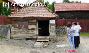 [P01] ”casa sării” de la Lueta. Construcție veche, cel puțin din secolul XIX. Ușa principală este deschisă și se vede zăvorul de la sistemul de închidere arhaic, din lemn, dar foarte eficient » foto by Lucien
 - 
<span class="allrVoted glyphicon glyphicon-heart hidden" id="av835562"></span>
<a class="m-l-10 hidden" id="sv835562" onclick="voting_Foto_DelVot(,835562,21581)" role="button">șterge vot <span class="glyphicon glyphicon-remove"></span></a>
<a id="v9835562" class=" c-red"  onclick="voting_Foto_SetVot(835562)" role="button"><span class="glyphicon glyphicon-heart-empty"></span> <b>LIKE</b> = Votează poza</a> <img class="hidden"  id="f835562W9" src="/imagini/loader.gif" border="0" /><span class="AjErrMes hidden" id="e835562ErM"></span>