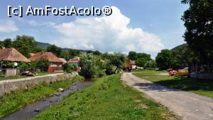 [P01] ”Casa Sării” - căsuța mică din lemn care adăpostește fântâna cu apă sărată. Este situată în partea nordică a satului Merești, înspre fundul curții de pe malul stâng al Râului Homorodu Mic » foto by Lucien
 - 
<span class="allrVoted glyphicon glyphicon-heart hidden" id="av840127"></span>
<a class="m-l-10 hidden" id="sv840127" onclick="voting_Foto_DelVot(,840127,21581)" role="button">șterge vot <span class="glyphicon glyphicon-remove"></span></a>
<a id="v9840127" class=" c-red"  onclick="voting_Foto_SetVot(840127)" role="button"><span class="glyphicon glyphicon-heart-empty"></span> <b>LIKE</b> = Votează poza</a> <img class="hidden"  id="f840127W9" src="/imagini/loader.gif" border="0" /><span class="AjErrMes hidden" id="e840127ErM"></span>