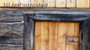 [P05] Detaliu cu înscripția în limba latină ”ANNO 1801”. Acesta este probabil anul construcţiei sau renovării adăpostului, vechimea propriu-zisă a fântânii fiind însă mult mai mare. La stânga acestei înscripţii este o alta: „UJRAÉPÜLT” (”s-a reconstruit”) care continuă în » foto by Lucien
 - 
<span class="allrVoted glyphicon glyphicon-heart hidden" id="av840131"></span>
<a class="m-l-10 hidden" id="sv840131" onclick="voting_Foto_DelVot(,840131,21581)" role="button">șterge vot <span class="glyphicon glyphicon-remove"></span></a>
<a id="v9840131" class=" c-red"  onclick="voting_Foto_SetVot(840131)" role="button"><span class="glyphicon glyphicon-heart-empty"></span> <b>LIKE</b> = Votează poza</a> <img class="hidden"  id="f840131W9" src="/imagini/loader.gif" border="0" /><span class="AjErrMes hidden" id="e840131ErM"></span>