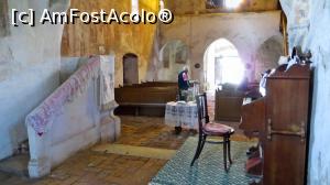 [P13] Vedere din altar spre intrarea în biserică. În imagine apare Dl. Nicu. În spate, sus, este balconul construit de familia Kendeffy (Cândea) în sec. XV » foto by Lucien
 - 
<span class="allrVoted glyphicon glyphicon-heart hidden" id="av836754"></span>
<a class="m-l-10 hidden" id="sv836754" onclick="voting_Foto_DelVot(,836754,21607)" role="button">șterge vot <span class="glyphicon glyphicon-remove"></span></a>
<a id="v9836754" class=" c-red"  onclick="voting_Foto_SetVot(836754)" role="button"><span class="glyphicon glyphicon-heart-empty"></span> <b>LIKE</b> = Votează poza</a> <img class="hidden"  id="f836754W9" src="/imagini/loader.gif" border="0" /><span class="AjErrMes hidden" id="e836754ErM"></span>