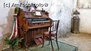 [P08] Detaliu cu instrumentul muzical (miniorgă?) folosit probabil la slujbele reformate (biserica a fost ortodoxă, catolică şi acum este reformată, dar, de fapt, biserica este multiconfesională.  » foto by Lucien
 - 
<span class="allrVoted glyphicon glyphicon-heart hidden" id="av836727"></span>
<a class="m-l-10 hidden" id="sv836727" onclick="voting_Foto_DelVot(,836727,21607)" role="button">șterge vot <span class="glyphicon glyphicon-remove"></span></a>
<a id="v9836727" class=" c-red"  onclick="voting_Foto_SetVot(836727)" role="button"><span class="glyphicon glyphicon-heart-empty"></span> <b>LIKE</b> = Votează poza</a> <img class="hidden"  id="f836727W9" src="/imagini/loader.gif" border="0" /><span class="AjErrMes hidden" id="e836727ErM"></span>