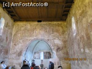 [P12] Vedere spre altar cu ceea ce ghidul explică a fi pictura mai deosebită.  » foto by elviramvio
 - 
<span class="allrVoted glyphicon glyphicon-heart hidden" id="av834001"></span>
<a class="m-l-10 hidden" id="sv834001" onclick="voting_Foto_DelVot(,834001,21607)" role="button">șterge vot <span class="glyphicon glyphicon-remove"></span></a>
<a id="v9834001" class=" c-red"  onclick="voting_Foto_SetVot(834001)" role="button"><span class="glyphicon glyphicon-heart-empty"></span> <b>LIKE</b> = Votează poza</a> <img class="hidden"  id="f834001W9" src="/imagini/loader.gif" border="0" /><span class="AjErrMes hidden" id="e834001ErM"></span>