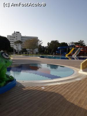 [P15] PISCINA PENTRU COPII SI TOBOGAN,PISCINA ADULTI » foto by ile57b
 - 
<span class="allrVoted glyphicon glyphicon-heart hidden" id="av1292993"></span>
<a class="m-l-10 hidden" id="sv1292993" onclick="voting_Foto_DelVot(,1292993,21624)" role="button">șterge vot <span class="glyphicon glyphicon-remove"></span></a>
<a id="v91292993" class=" c-red"  onclick="voting_Foto_SetVot(1292993)" role="button"><span class="glyphicon glyphicon-heart-empty"></span> <b>LIKE</b> = Votează poza</a> <img class="hidden"  id="f1292993W9" src="/imagini/loader.gif" border="0" /><span class="AjErrMes hidden" id="e1292993ErM"></span>