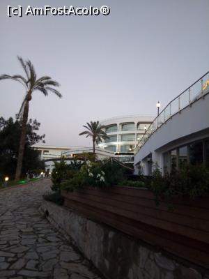 [P14] gradini cu aleea care duce la piscina exterioara » foto by ile57b
 - 
<span class="allrVoted glyphicon glyphicon-heart hidden" id="av1292919"></span>
<a class="m-l-10 hidden" id="sv1292919" onclick="voting_Foto_DelVot(,1292919,21626)" role="button">șterge vot <span class="glyphicon glyphicon-remove"></span></a>
<a id="v91292919" class=" c-red"  onclick="voting_Foto_SetVot(1292919)" role="button"><span class="glyphicon glyphicon-heart-empty"></span> <b>LIKE</b> = Votează poza</a> <img class="hidden"  id="f1292919W9" src="/imagini/loader.gif" border="0" /><span class="AjErrMes hidden" id="e1292919ErM"></span>
