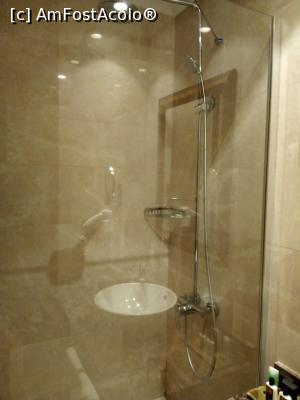 [P33] cabina dus ,baie camera » foto by ile57b
 - 
<span class="allrVoted glyphicon glyphicon-heart hidden" id="av1292938"></span>
<a class="m-l-10 hidden" id="sv1292938" onclick="voting_Foto_DelVot(,1292938,21626)" role="button">șterge vot <span class="glyphicon glyphicon-remove"></span></a>
<a id="v91292938" class=" c-red"  onclick="voting_Foto_SetVot(1292938)" role="button"><span class="glyphicon glyphicon-heart-empty"></span> <b>LIKE</b> = Votează poza</a> <img class="hidden"  id="f1292938W9" src="/imagini/loader.gif" border="0" /><span class="AjErrMes hidden" id="e1292938ErM"></span>